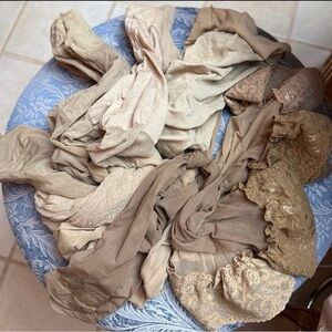 4 pairs of panty hose and 4 single thigh rhighs. All have runs.